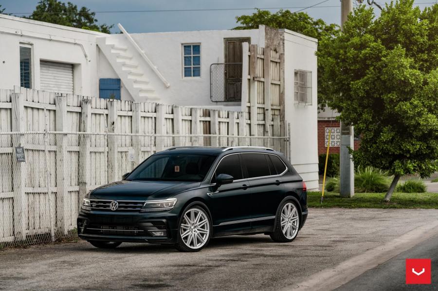  Volkswagen Tiguan R-Line on Vossen Wheels (CV10) 2019 года  (фото 25 из 36)